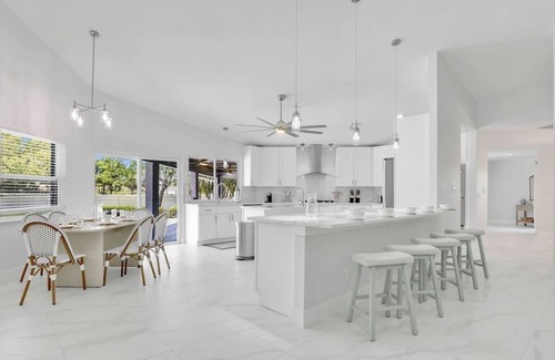 Rainbow Farms Casa | Luxury 6,000 sqft Oasis- Pool, Sleeps 16