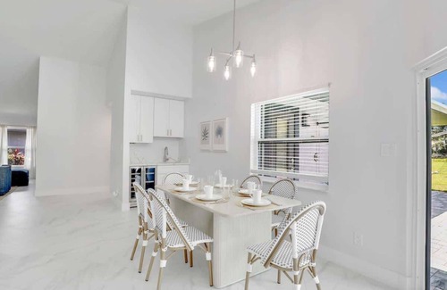 Rainbow Farms Casa | Luxury 6,000 sqft Oasis- Pool, Sleeps 16