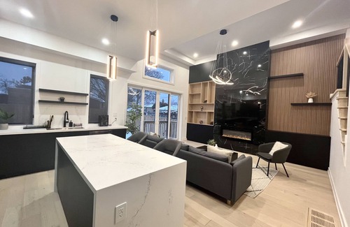 Mimico Casa | Luxury 6 BDRM Entire Home in Lakeshore Toronto