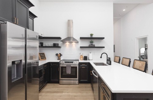 Cleveland Park Casa | Luxury 6 Bed 3 Bedroom Walk to Restaurants +Coffee