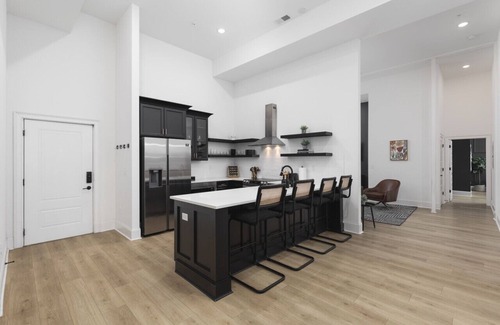 Cleveland Park Casa | Luxury 6 Bed 3 Bedroom Walk to Restaurants +Coffee