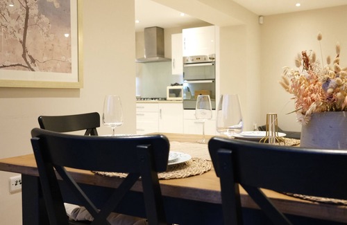 Bicester Casa | Luxury 6-Bedroom Bicester Villa near Bicester Village (5 minutes away)