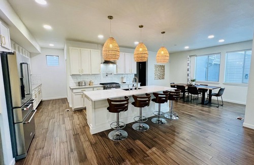 Arvada Casa | Luxury 6 Bedroom Retreat | Hot Tub | Chefs Kitchen | Near Boulder & Denver