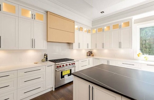 Newtonbrook Villa | Luxury 6 Bedrooms Villa with Spacious Indoor