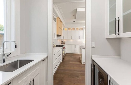 Newtonbrook Villa | Luxury 6 Bedrooms Villa with Spacious Indoor