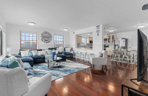 Seaside Heights Casa | Luxury 6+BR & 7BTH house w/AC, 1.5 blocks from Beach & Broadwalk. Rooftop views