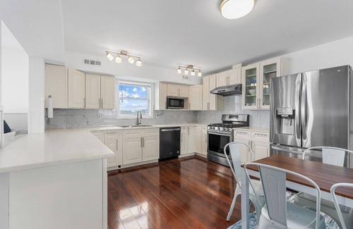 Seaside Heights Casa | Luxury 6+BR & 7BTH house w/AC, 1.5 blocks from Beach & Broadwalk. Rooftop views