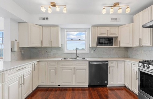 Seaside Heights Casa | Luxury 6+BR & 7BTH house w/AC, 1.5 blocks from Beach & Broadwalk. Rooftop views