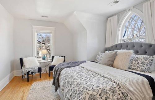 East Isles Casa | Luxury 6600 sq.ft Stunning Home/Sleeps 10+