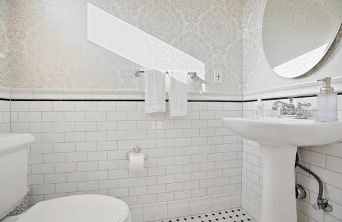 East Isles Casa | Luxury 6600 sq.ft Stunning Home/Sleeps 10+