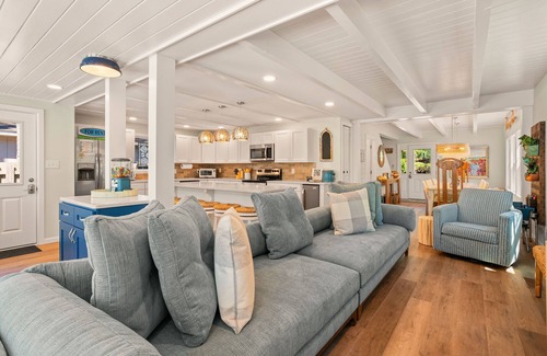 Rehoboth by the Sea Casa | Super lindo- Oceanfnt 3 BDR condo, mascotas bien, los fines de semana de otoño son encantadores en Dewey !!!