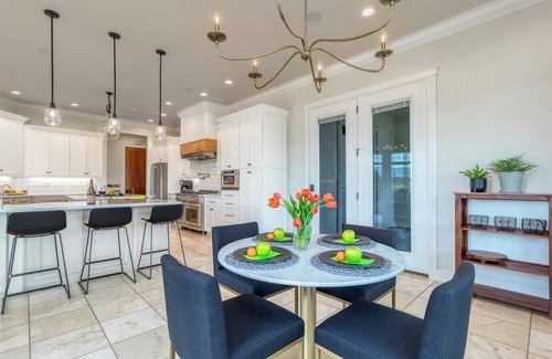 Walla Walla Casa | Luxury 6BR 5BA Walla Walla Estate | Heated Pool, Jacuzzi, Sauna & Theater