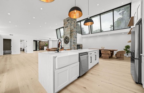 West Orange Casa | Luxury 6BR Contemporary Retreat with Pool, Gym & Dual Balconies – Near NYC