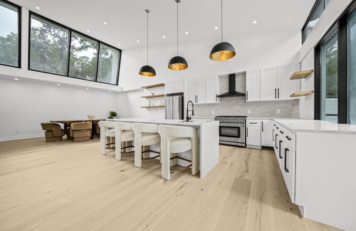 West Orange Casa | Luxury 6BR Contemporary Retreat with Pool, Gym & Dual Balconies – Near NYC