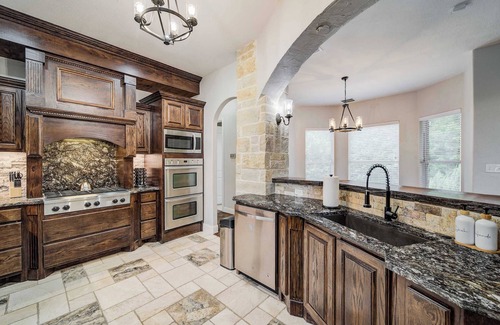 Shady Shores Casa | Luxury 6BR Lake Home + Hot Tub + Pool Coming Soon