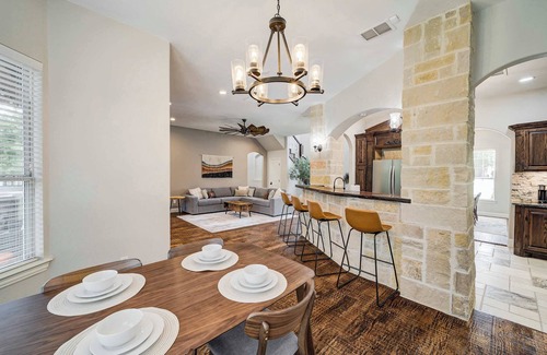 Shady Shores Casa | Luxury 6BR Lake Home + Hot Tub + Pool Coming Soon