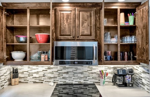 Willis Casa | Luxury 6BR Lakefront Home with Pool, Private Dock, Game Room, Putting Green & Outdoor Oasis!