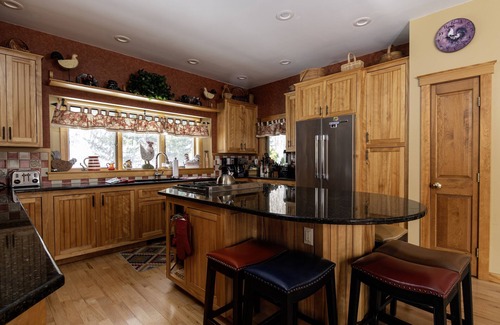 Ludlow Casa | Luxury 6Br Solitude Village: cancha de bball cubierta, bañera privada