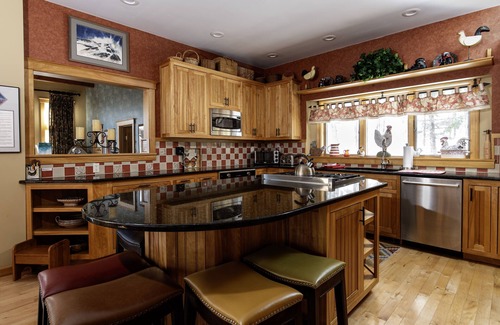 Ludlow Casa | Luxury 6Br Solitude Village: cancha de bball cubierta, bañera privada