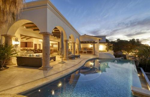 Centro Villa | Luxury 7-BD Hacienda-Style Villa with Butler & Staff