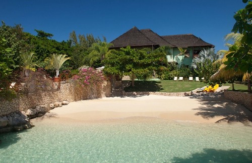 Discovery Bay Villa | Lujosa villa privada frente a la playa con 7 camas en Discovery Bay - Personal completo