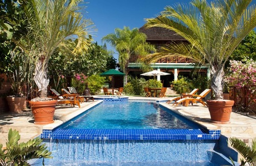 Discovery Bay Villa | Lujosa villa privada frente a la playa con 7 camas en Discovery Bay - Personal completo