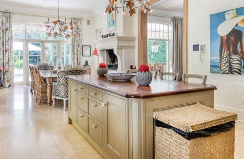Constantia Villa | Luxury 7 bedroom villa with tennis court