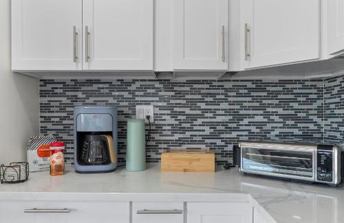 Middletown Casa | Luxury 7 BR Mission Hills Home with a View