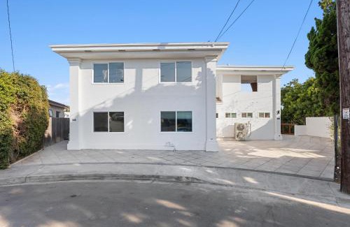 Middletown Casa | Luxury 7 BR Mission Hills Home with a View