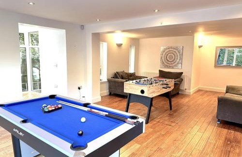 Alderley Edge Casa | Luxury 8- bed Mansion in Prestigious Alderley Edge
