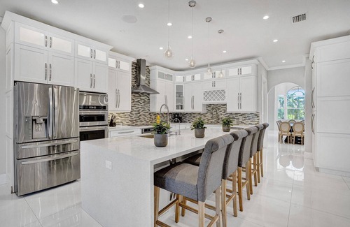 Davie Casa | Luxury 8BR Estate w/ POOL & Gameroom - 24 Guests