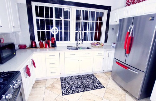 Eastwood Park Casa | Luxury 9BR In Central Halfway Tree @Kingston Manor