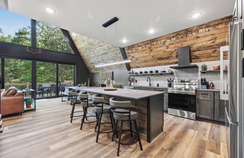 Omaha Casa | Luxury A-Frame*Hot-tub*Firepit