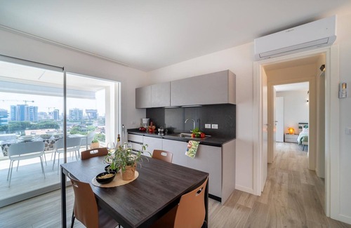 Lignano Sabbiadoro Apartamento | Alojamiento de lujo con vistas panorámicas a la laguna y al mar.