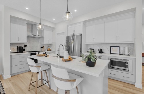 West Edmonton Casa | Luxury | Air Conditioning | 5 Star Stay | Garage Parking | Sleeps 7