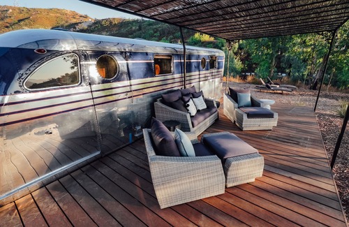 Malibu Alquiler De RV | Luxury Airstream in Malibu - Queen Bee at Free2Bee