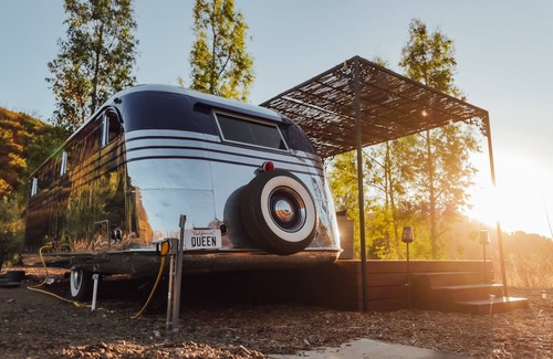 Malibu Alquiler De RV | Luxury Airstream in Malibu - Queen Bee at Free2Bee