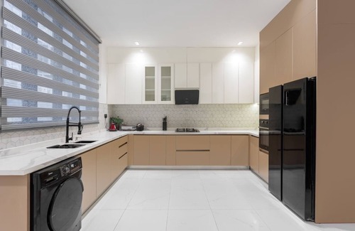 Lagos Apartamento | Luxury All-Round Stay | Perfect for Families, Business & Leisure Travelers