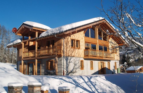 Morillon Chalet De Esquí | "Luxury Alpine Chalet with Hot Tub, Pool, Sauna & Stunning Mountain Views"