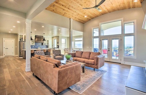 Fish Haven Casa | Luxury Amenities, Game Room, Pool & Hot Tub Access!