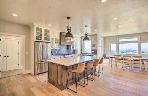 Fish Haven Casa | Luxury Amenities, Game Room, Pool & Hot Tub Access!