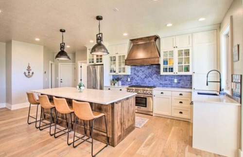 Fish Haven Casa | Luxury Amenities, Game Room, Pool & Hot Tub Access!