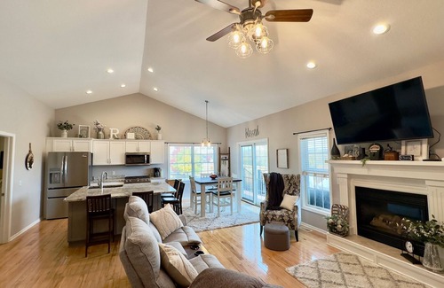 Ames Casa | Luxury Ames Getaway