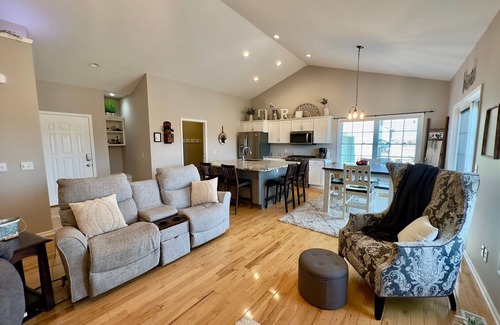 Ames Casa | Luxury Ames Getaway