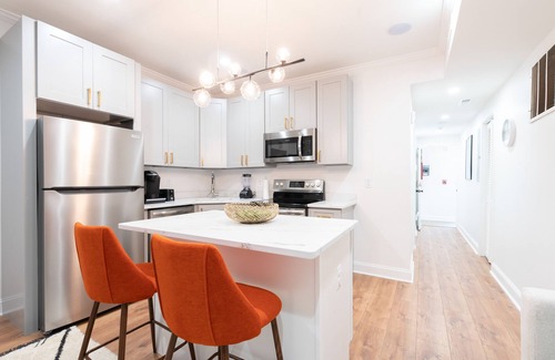 Trinidad Apartamento | Luxury and Bright Remodeled Suite! Close to dwntn, airport & restaurants. Quiet!