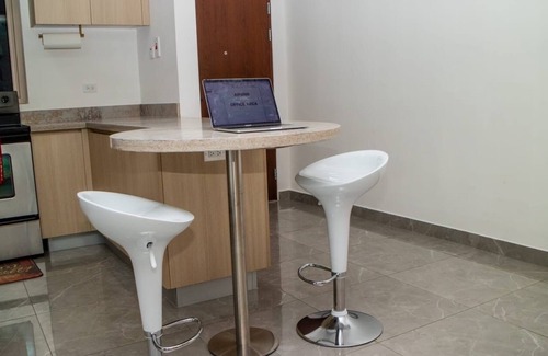 Eden Gardens Apartamento | 1BR Peaceful Stay; w/Pool & Free Parking+ Near Beach