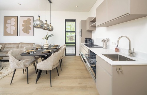 Workum Casa | Luxury and space for 6 people: this villa has three bedrooms, two bathrooms, and a sunny roof patio to relax.