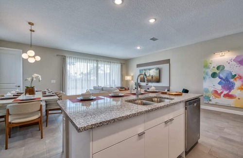 West Kissimmee Villa | Luxury and Spacious Villa With Private Pool and Themed Bedrooms