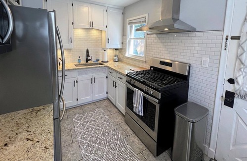 Ann Arbor Casa | Luxury Ann Arbor Home near it all! Kerrytown, UofM, Parks