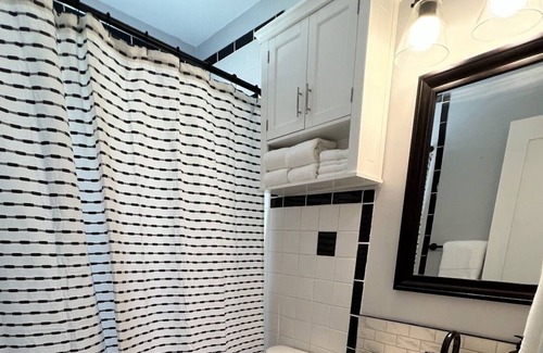 Ann Arbor Casa | Luxury Ann Arbor Home near it all! Kerrytown, UofM, Parks